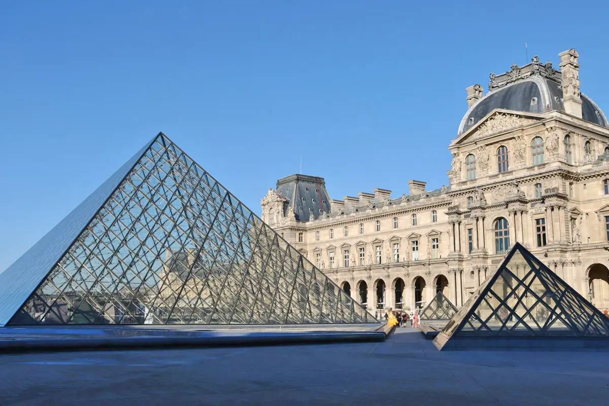 Paris Travel Guide